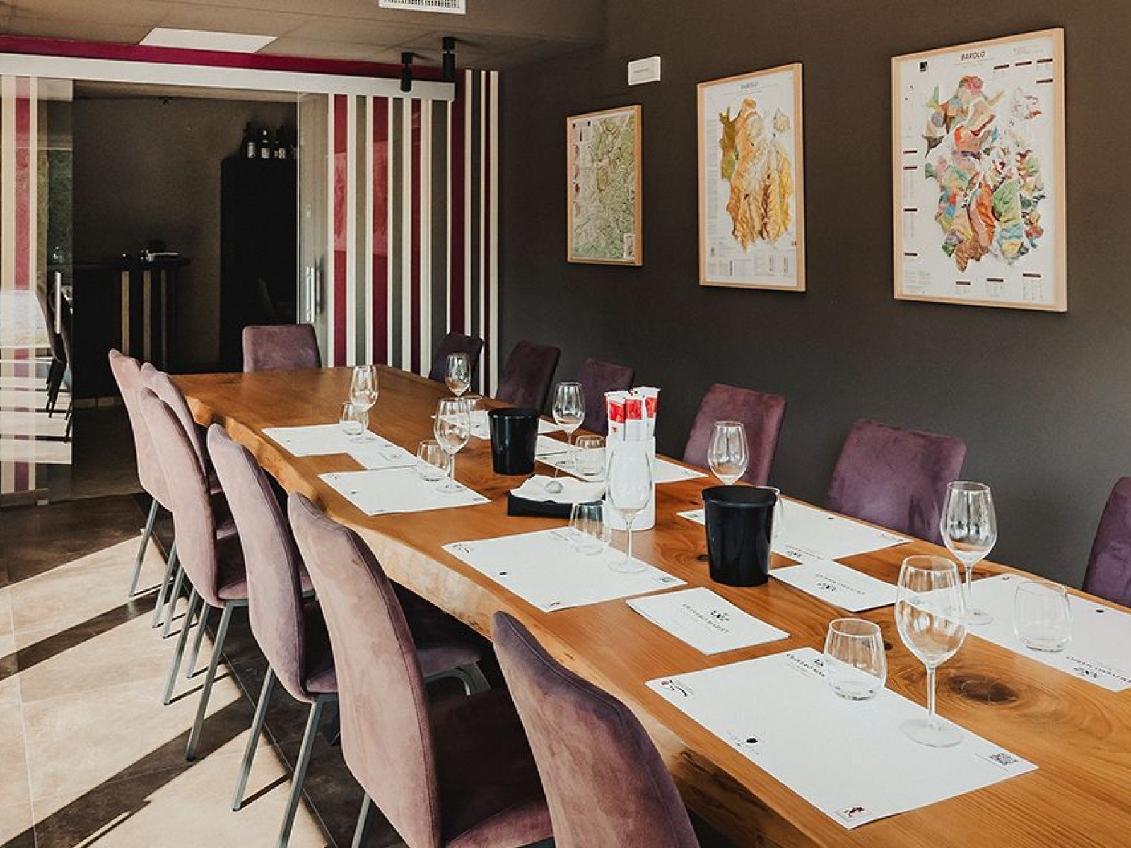 view : OM : Booking - Slide